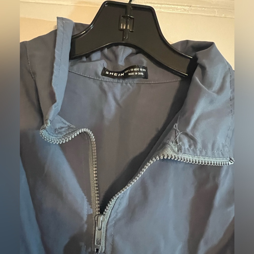 Like New Funnel Neck Windbreaker - Picture 3 of 4